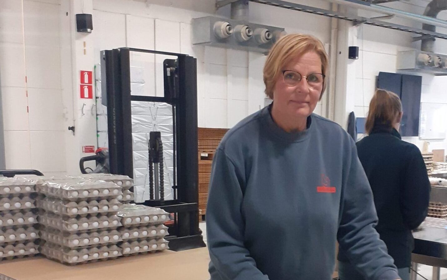 Bodil Berkeby leder teamet på anläggningen i Ruda. Hon jobbar för att alla ska kunna det mesta för att verksamheten ska kunna flyta på mest effektivt.